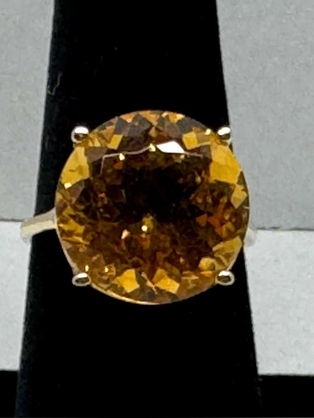 Elegant 14kt Gold 17ct Yellow Citrine Cocktail Ring - Sz 7.5